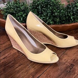 NWT Vaneli Phebe Ice Fodervern Patent/Ice Quilted Cork Peep Toe Heels.  Size 8.5